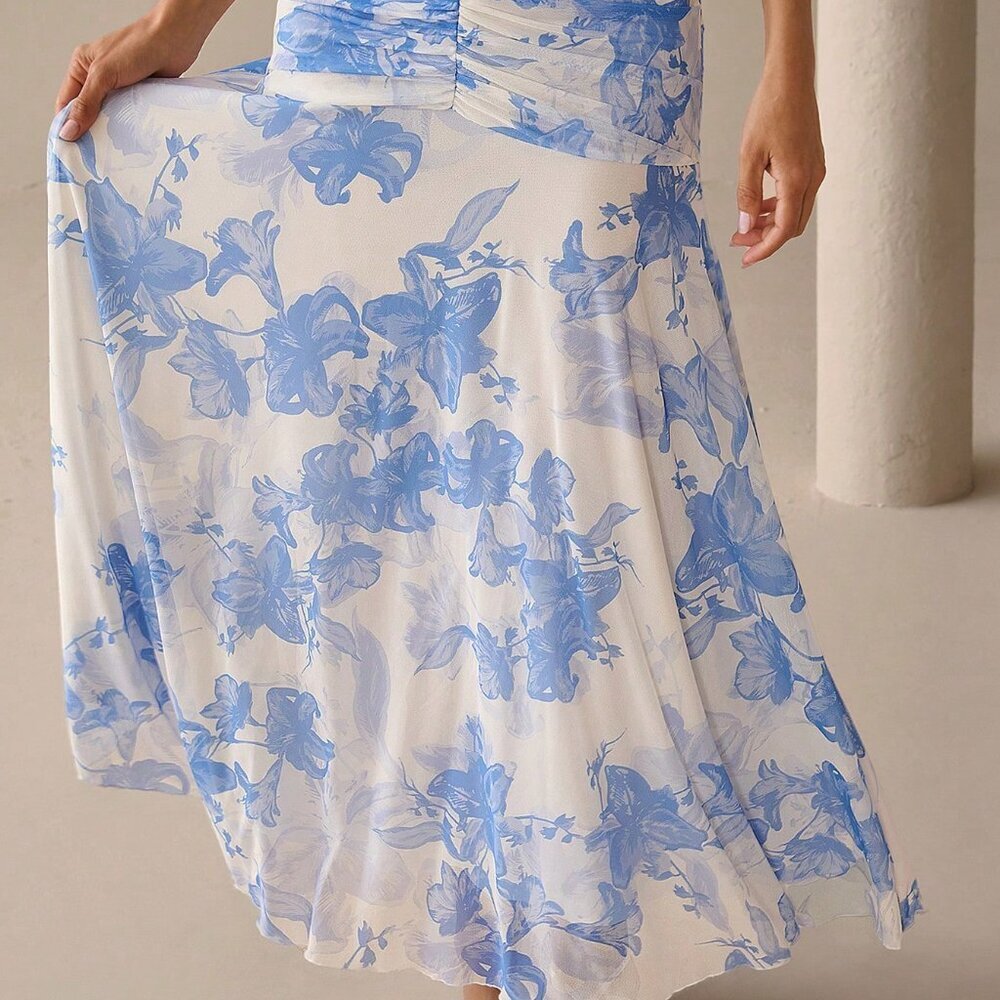 Blue Elegant Women's Floral Maxi Dress with V-Neck Short Sleeves, Ruched Print - Picture 4 of 7